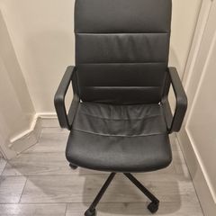 2 Desk chairs