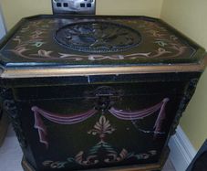Antique-Style Hand-Painted Wooden Blanket Box Chest / Trunk