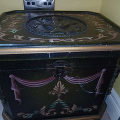 Antique-Style Hand-Painted Wooden Blanket Box Chest / Trunk