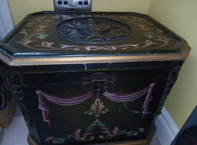 Antique-Style Hand-Painted Wooden Blanket Box Chest / Trunk