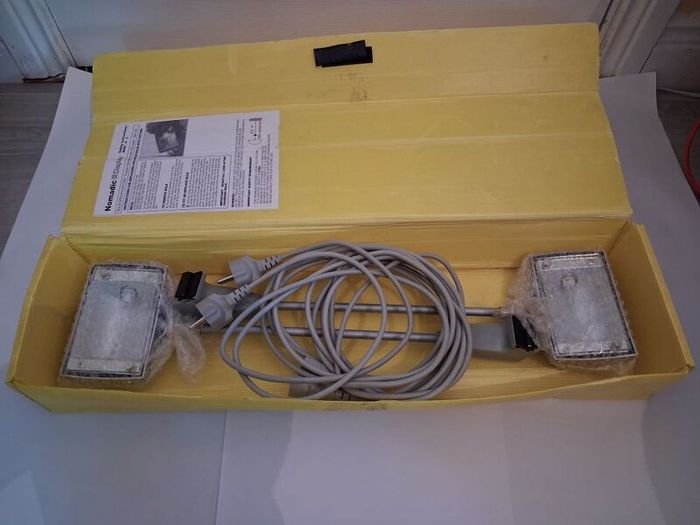 Postage - Pair of SLT SL-2001 150w Display Lights with Power Cables