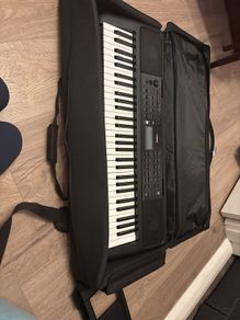 Yamaha PSR E383 with seat cover and stand