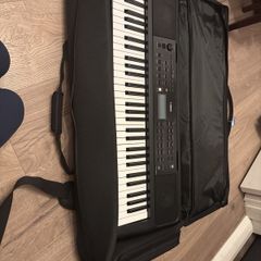Yamaha PSR E383 with seat cover and stand