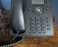 Snom D713 Desk Phone