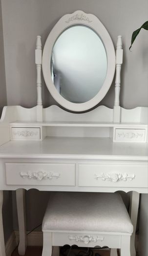 Dressing table