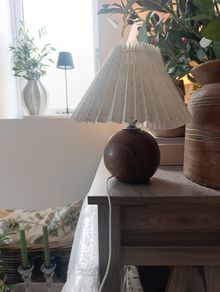 USB table Lamp with pleated shade