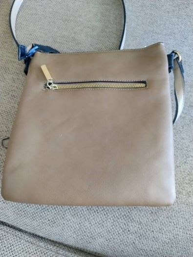 Liberty by Gionni genuine leather handbag in very good condition with lots of pockets zipped closures and adjustable shoulder strap one small mark see fourth last photo and see last three photos for exact measurements FREE TRACKED POSTAGE INCLUDED