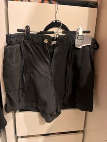 New shorts size L