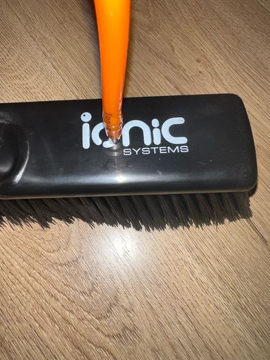 Ionic Double-Trim Residential Brush Reach and Wash
