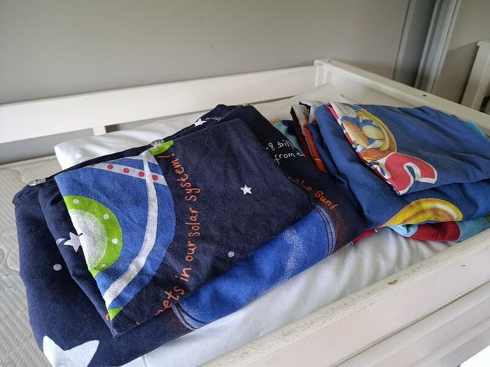 Bunk bed with mattresses, duvets and bedding sets