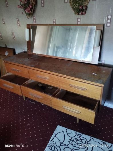 Mid 80's Brown dressing table with mirror and lights