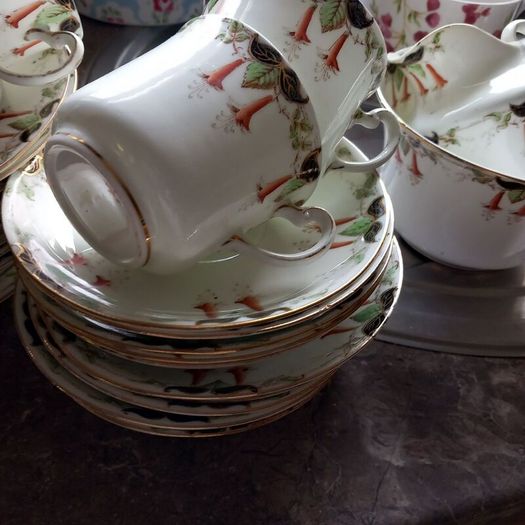 28PIECE  royal Osborne tea set