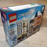 Lego 10255 Assembly Square Image 3