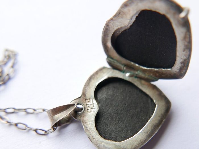 Vintage Solid 925 Sterling Silver Dual Photo Heart Locket Necklace length 20" - 3,4g