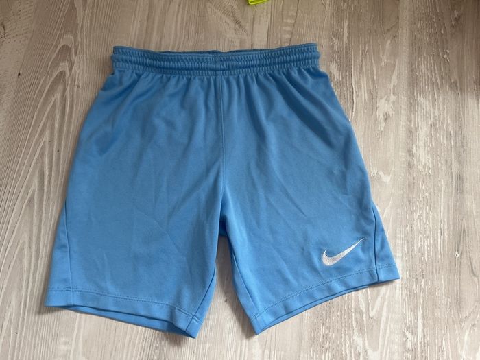 Nike dri fit blue boys shorts 128-137cm size S