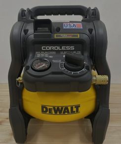 DeWALT DCC2520T1 Made in USA Flexvolt 10 Litre Cordless Air Compressor with Dewalt 110V DCB1106 Fast Battery Charger  (Useful with Pneumatic Nail Gun)