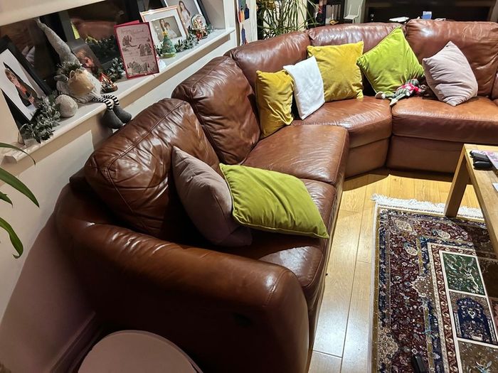 Electric reclining couch