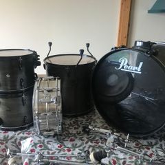 Pearl Drum Kit