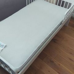 Toddler bed
