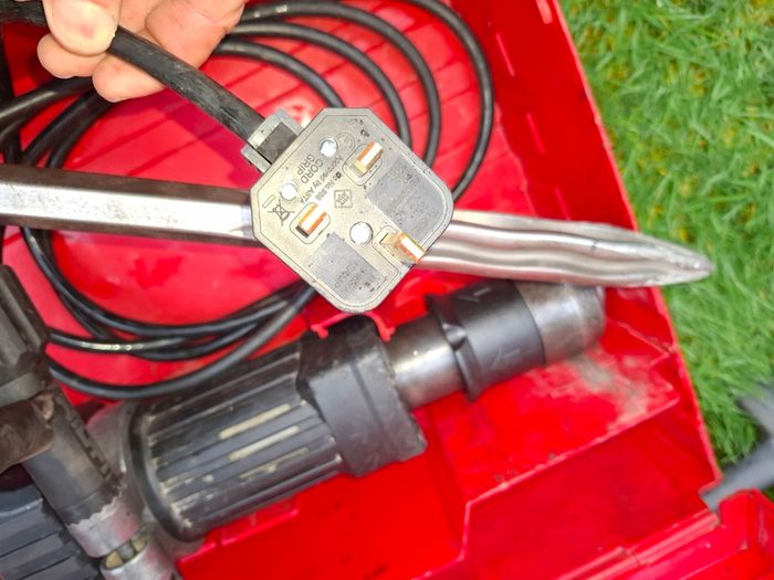 Hilti kango 10kg 230V  (warranty 6-months)