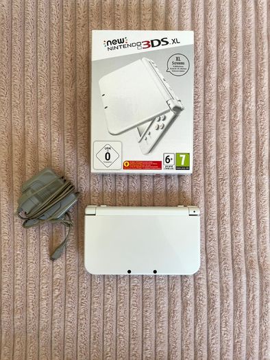 Boxed New Nintendo 3DS XL White with stylus