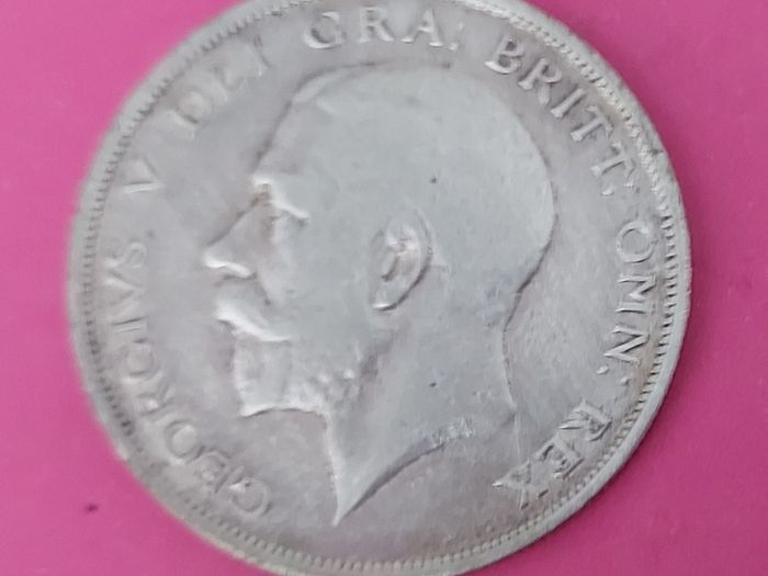England 1914 Half Crown Coin In Extremely Fine Condition
