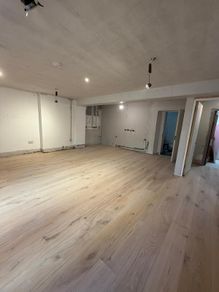 Engineered solid oak flooring