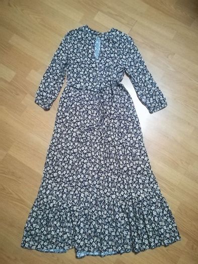Elegant flowy dress