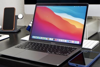MacBook Air M1 13.3 with Magic Mouse boxed