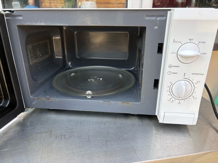 PowerPoint Microwave Old & rusty but Can be seen working.