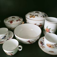 Royal Worcester EVESHAM GOLD Dinnerware