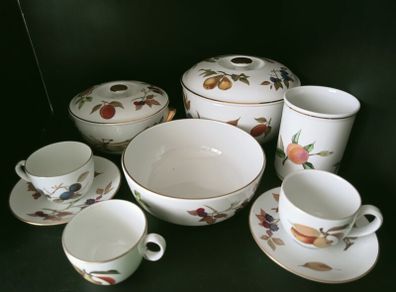 Royal Worcester EVESHAM GOLD Dinnerware