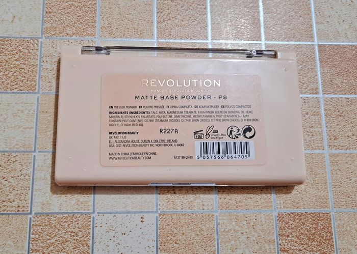 Revolution Matte Base Powder - P8 - New