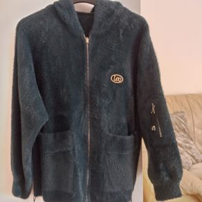 women alpaca  one size fits 8 to 12 very good quality