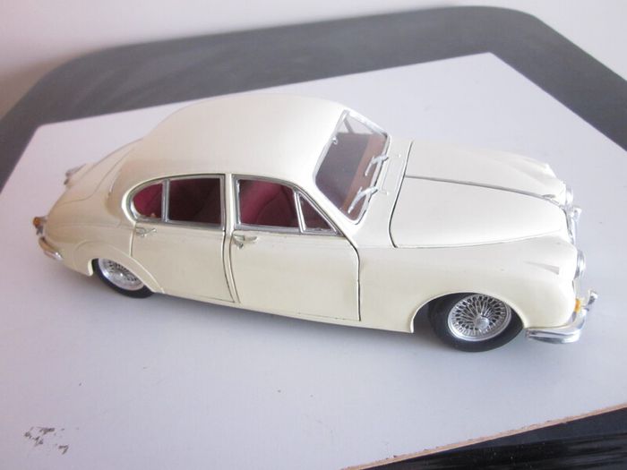 Maisto Jaguar mark ii 1959  Diecast Model Car 1/18