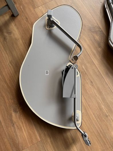 Kitchen corner press pull-out trays