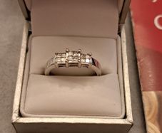 18 ct diamond ring size S