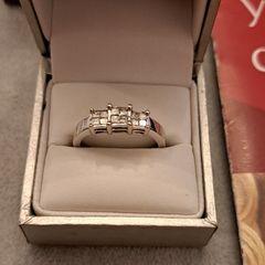 18 ct diamond ring size S