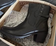Clarks Women's Maymie Skye Strap Zip Ankle Boot in black leather. UK 8