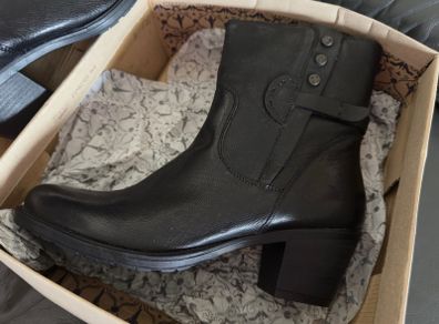 Clarks Women's Maymie Skye Strap Zip Ankle Boot in black leather. UK 8