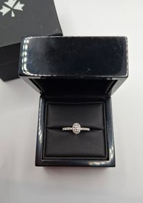 18 ct Diamond ring size Q