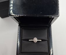 18 ct Diamond ring size Q