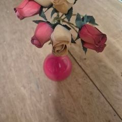 roses in vase