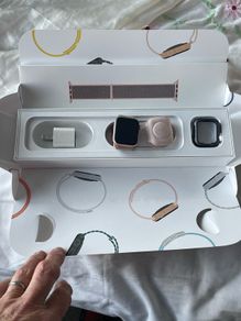 Apple Watch Series 4 40mm Rose Gold Colour