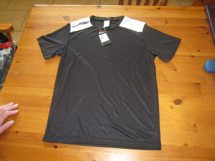 SPORTIKA   t shirt   size s/m    NEW
