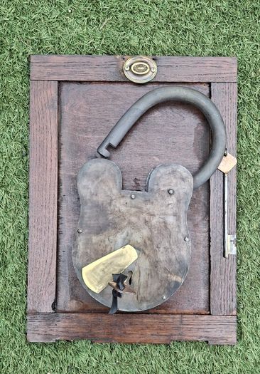 Oversize working lock