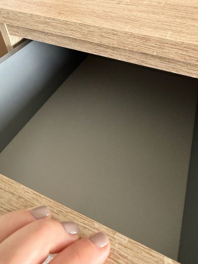 2 bedside lockers