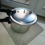 pressure cooker Image 4