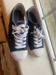 Tommy Hilfiger sneakers size 6