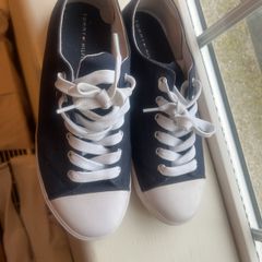 Tommy Hilfiger sneakers size 6